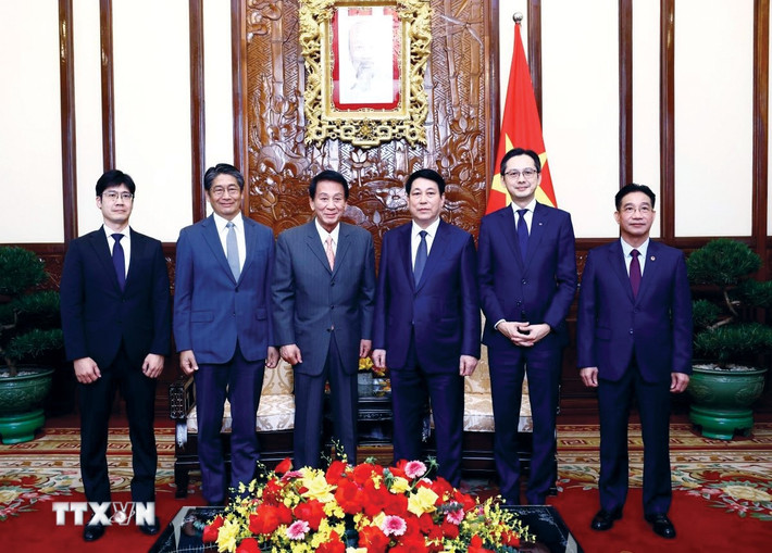 Chủ tịch nước Lương Cường với nguyên Đại sứ đặc biệt Việt Nam - Nhật Bản Sugi Ryotaro và các đại biểu. Ảnh: Lâm Khánh/TTXVN tbt-to-lam-tiep5.jpg