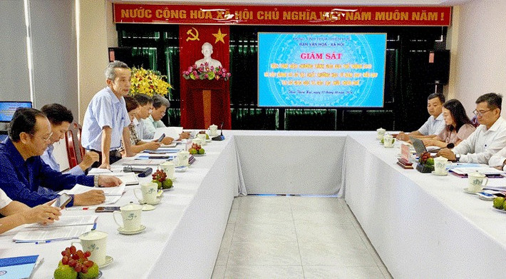 Đoàn giám sát làm việc với Sở Giáo dục và Đào tạo. Ảnh: Minh Diệu n4.jpg