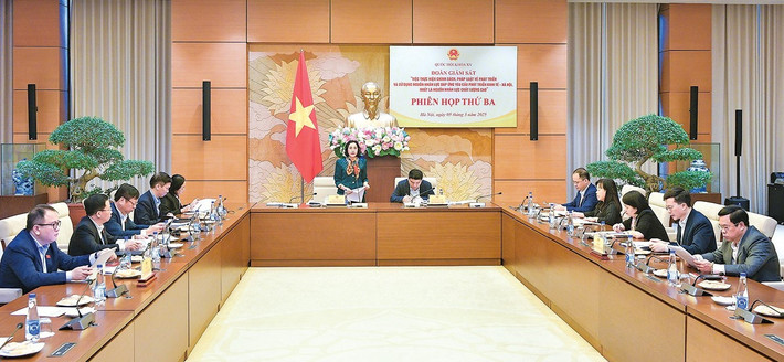 Toàn cảnh phiên họp thứ Ba, Đoàn giám sát chuyên đề “Việc thực hiện chính sách, pháp luật về phát triển và sử dụng nguồn nhân lực đáp ứng yêu cầu phát triển kinh tế - xã hội, nhất là nguồn nhân lực chất lượng cao” p10.jpg