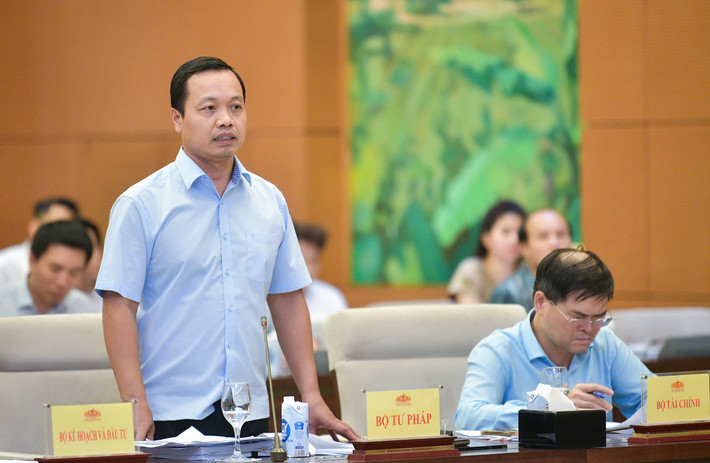 Thứ trưởng Bộ Tư pháp Trần Tiến Dũng phát biểu. Ảnh: Hồ Long Thứ trưởng Bộ Tư pháp Trần Tiến Dũng.jpg