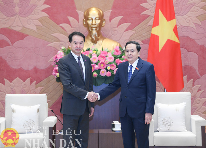 Chủ tịch Quốc hội Trần Thanh Mẫn và Đại sứ đặc mệnh toàn quyền nước Cộng hòa nhân dân Trung Hoa tại Việt Nam Hà Vĩ. Ảnh: Lâm Hiển Chủ tịch Quốc hội Trần Thanh Mẫn và Đại sứ đặc mệnh toàn quyền nước Cộng hòa nhân dân Trung Hoa tại Việt Nam Hà Vĩ. Ảnh: Lâm Hiển