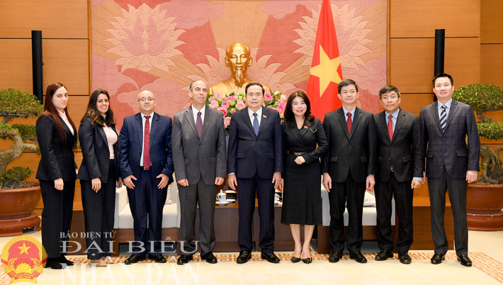 Chủ tịch Quốc hội Trần Thanh Mẫn và các đại biểu chụp ảnh lưu niệm. Ảnh: Lâm Hiển dbnd_bl_s6.jpg