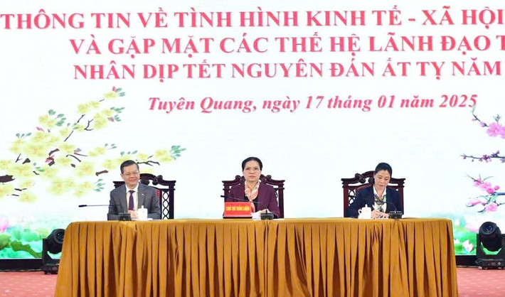 Chủ tọa chủ trì hội nghị. Ảnh: Bảo Quyên k6.jpg