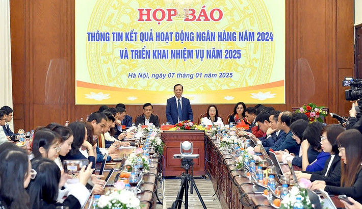 Toàn cảnh họp báo. Ảnh: NHNN 1c.jpg