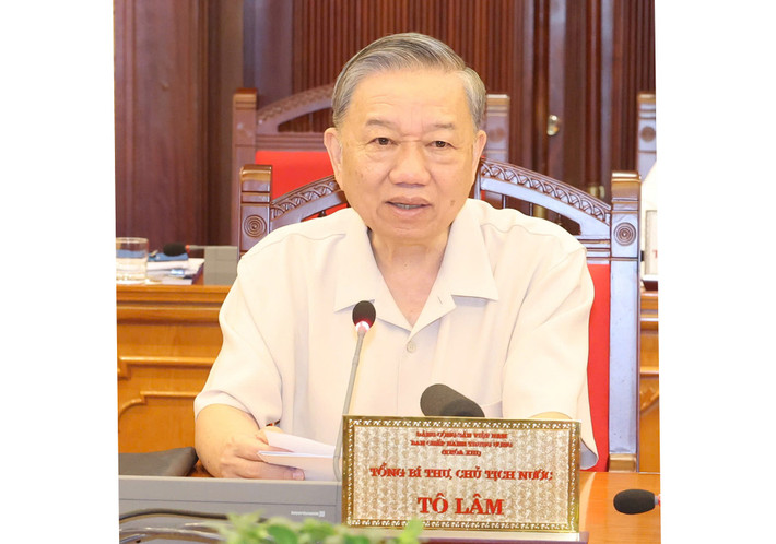 Tổng Bí thư, Chủ tịch nước Tô Lâm chủ trì họp Bộ Chính trị để cho ý kiến về Đề án thành lập thành phố Huế trực thuộc Trung ương. Ảnh: Trí Dũng –TTXVN 01.jpg