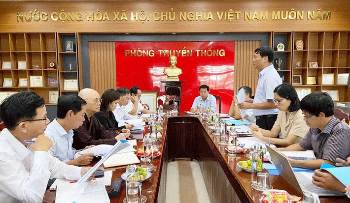 Đoàn Giám sát làm việc với Trường THPT Nguyễn Huệ (TP. Huế). Ảnh: Minh Diệu n3.jpg