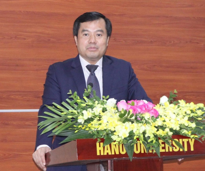 Phó Chủ nhiệm Văn phòng Quốc hội Nguyễn Mạnh Hùng phát biểu khai giảng khóa học t1-5696.jpg