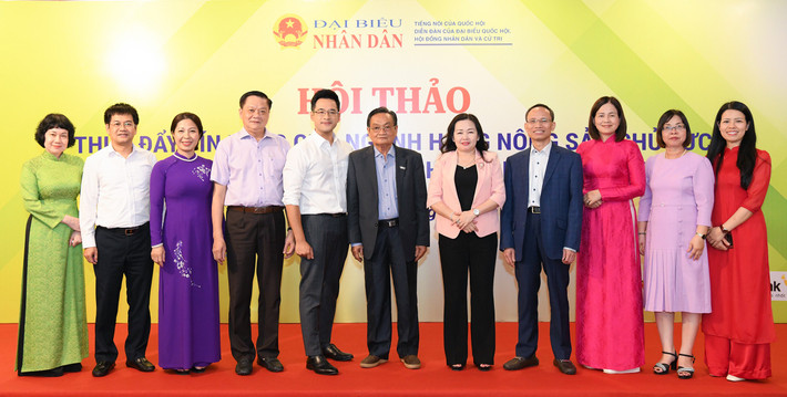 Các đại biểu bên lề hội thảo. Ảnh: Lâm Hiển ht40.jpg