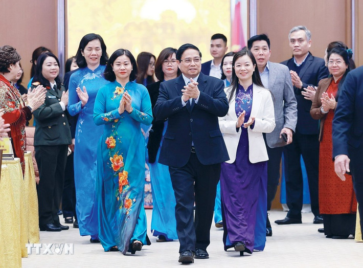 Thủ tướng Phạm Minh Chính đến dự buổi gặp mặt các nữ Anh hùng, nhà khoa học nhận giải Giải thưởng Kovalevskaia. Ảnh: Dương Giang/TTXVN thu-tuong3.jpg
