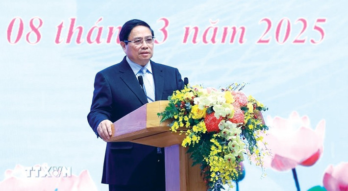 Thủ tướng Phạm Minh Chính phát biểu chúc mừng các nữ Anh hùng lực lượng vũ trang nhân dân, nữ Anh hùng lao động, nữ tướng, nhà khoa học nữ nhận Giải thưởng Kovalevskaia. Ảnh: Dương Giang/TTXVN thu-tuong1.jpg