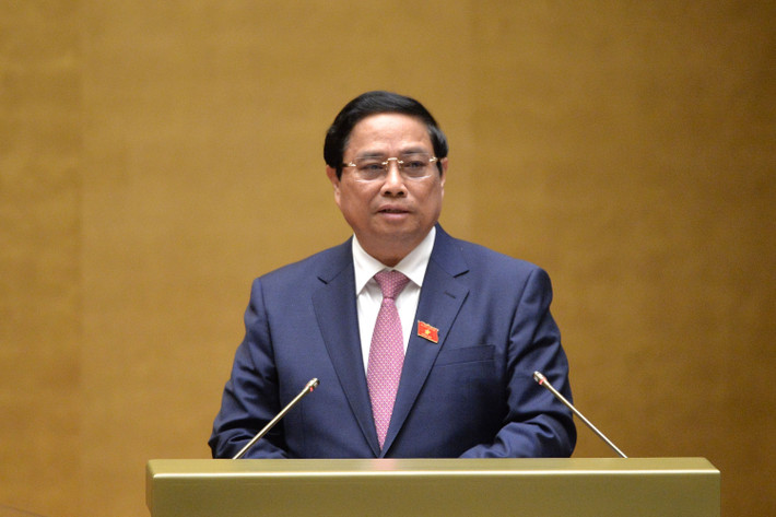 Thủ tướng Chính phủ Phạm Minh Chính trình bày Báo cáo về tình hình kinh tế - xã hội tại Phiên khai mạc Kỳ họp thứ Tám, Quốc hội khóa XV. Ảnh: Hồ Long thu-tuong-hl1-208.jpg