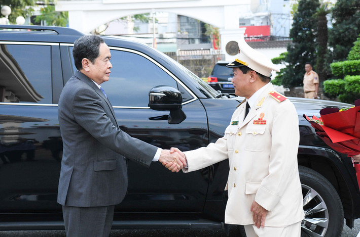 Chủ tịch Quốc hội Trần Thanh Mẫn và Giám đốc Công an TP. Cần Thơ, Thiếu tướng Nguyễn Văn Thuận. Ảnh: Lâm Hiển ca10.jpg