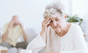 Sa sút trí tuệ trong bệnh Alzheimer ở người cao tuổi, bác sĩ cảnh báo