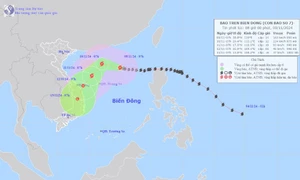 Bão Yinxing giật cấp 17 di chuyển hướng về Biển Đông 