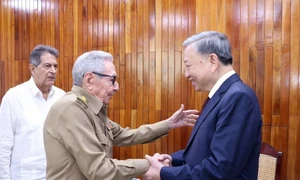 Tổng Bí thư, Chủ tịch nước Tô Lâm chào Lãnh tụ cách mạng, Đại tướng Raul Castro