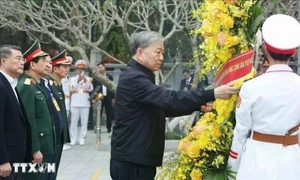 Tổng Bí thư Tô Lâm dâng hương tưởng nhớ và tri ân các Anh hùng liệt sỹ