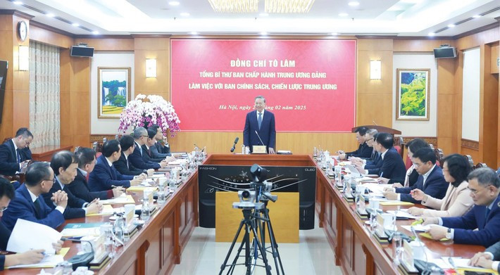 Tổng Bí thư Tô Lâm chủ trì cuộc làm việc với Ban Chính sách, chiến lược Trung ương ngày 24.2.2025. Ảnh: Thống Nhất/TTXVN Tổng Bí thư Tô Lâm chủ trì cuộc làm việc với Ban Chính sách, chiến lược Trung ương ngày 24.2.2025. Ảnh: Thống Nhất/TTXVN