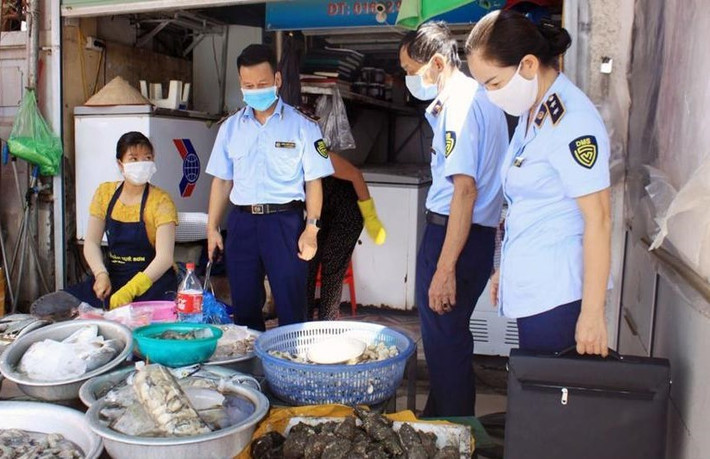 Ngành chức năng của TP. Hà Nội kiểm tra công tác bảo đảm ATTP tại các chợ cac-cho-an-toan-cua-hn.jpg