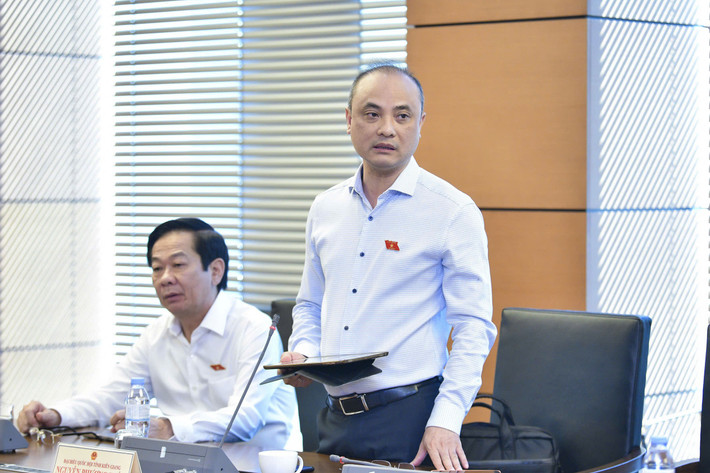 ĐBQH Nguyễn Phương Tuấn (Kiên Giang) phát biểu. Ảnh: Lê Bình nguyen-phuong-tuan.jpg