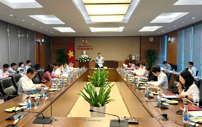 Chủ nhiệm Ủy ban Kinh tế Vũ Hồng Thanh phát biểu tại phiên họp Chủ nhiệm Ủy ban Kinh tế Vũ Hồng Thanh phát biểu tại phiên họp