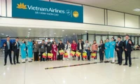 Vietnam Airlines phối hợp Tổng liên đoàn Lao động Việt Nam đưa người có hoàn cảnh khó khăn về quê đón Tết 