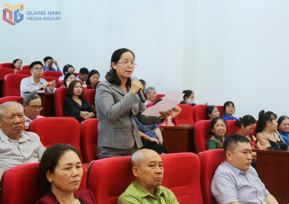 Cử tri TP Uông Bí kiến nghị tại buổi tiếp xúc 2338665-wtm-fbe752760b8c47c1bd7f89bbe66a7e51.jpg