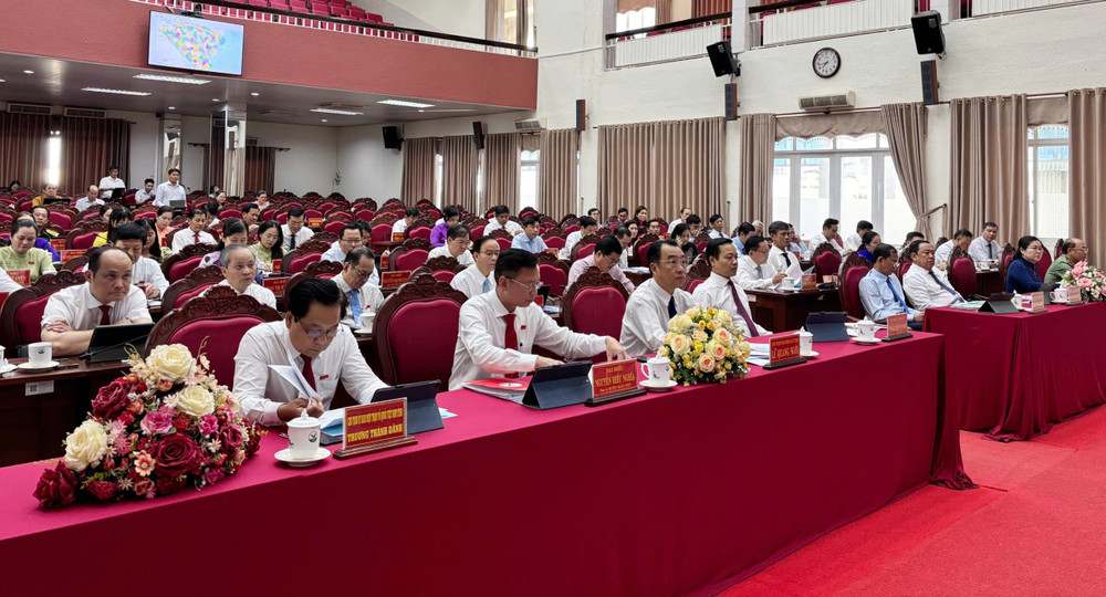 Các đại biểu tham dự kỳ họp z6539255307565-d8e1244831c7a009275c6b16fe8ac18a.jpg