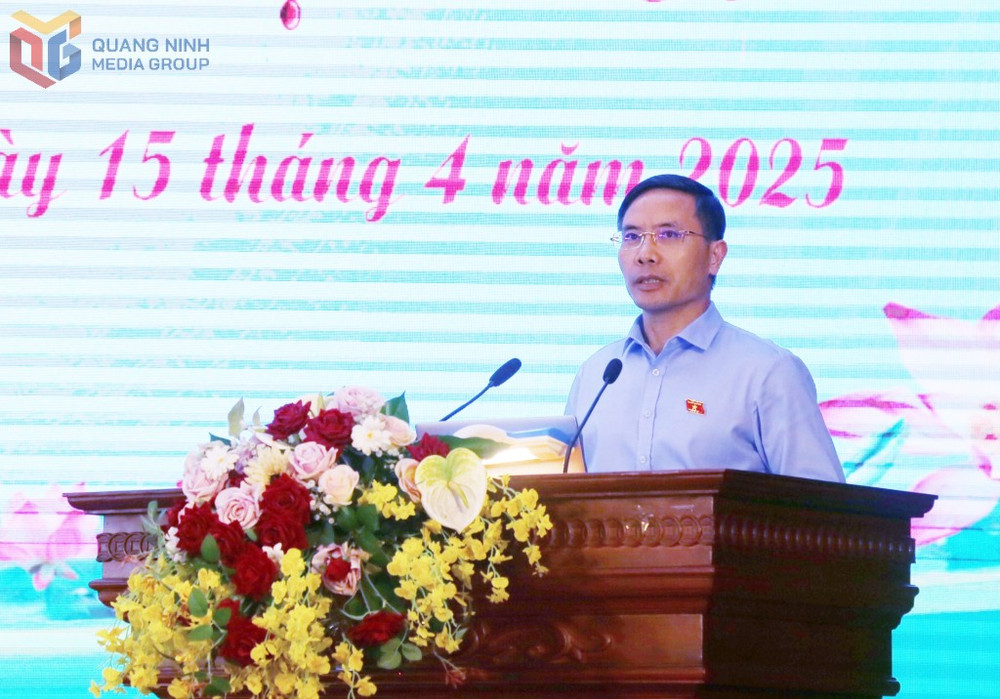 Phó Bí thư Tỉnh ủy, Chủ tịch UBND tỉnh Phạm Đức Ấn thông tin đến cử tri về kết quả phát triển KT - XH trên địa bàn thời gian qua 2338663-wtm-63644fed601244f8da1df041bd9bbb89.jpg