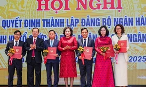 Bổ nhiệm bà Lê Thị Thuý Sen làm Tổng Biên tập Thời báo Ngân hàng