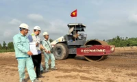 Trước Tết, trong và sau Tết, không khí thi công trên các tuyến cao tốc ở miền Tây luôn tất bật, khẩn trương