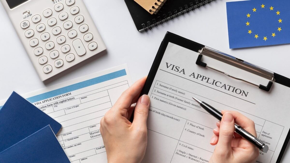 Liên minh châu Âu siết chặt chính sách thị thực. Ảnh: Getty Images visa-application-2.jpg