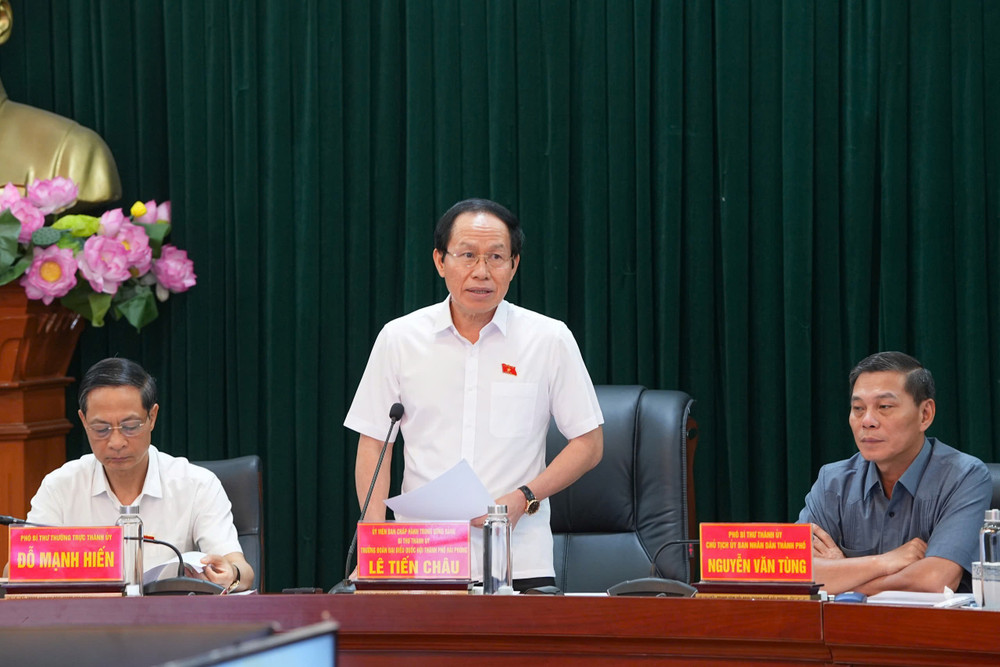 Bí thư Thành ủy, Trưởng Đoàn ĐBQH thành phố Lê Tiến Châu phát biểu tại hội nghị. Ảnh: Đàm Thanh z6539797974259-3dc2b249eb5e29224bd69eaf0e9c402c638811870203760454.jpg
