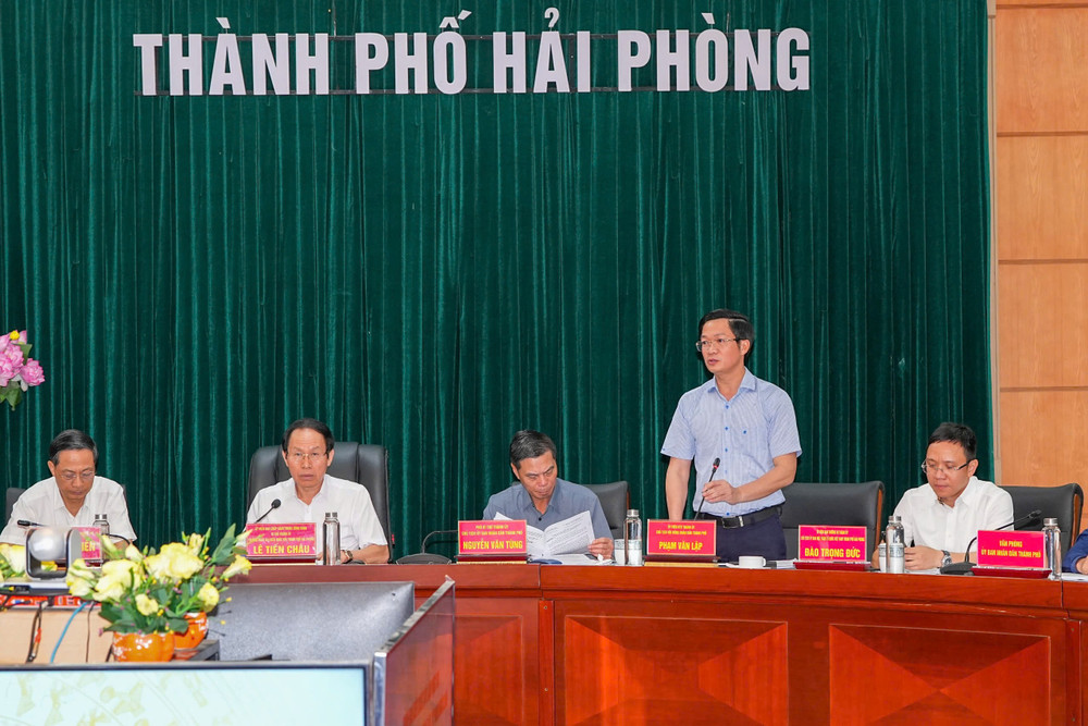 Chủ tịch HĐND thành phố Phạm Văn Lập phát biểu ý kiến tại hội nghị. Ảnh: Đàm Thanh z6539798122817-f236675e7eeeca349882e2725d3cf3eb638811870102821752.jpg