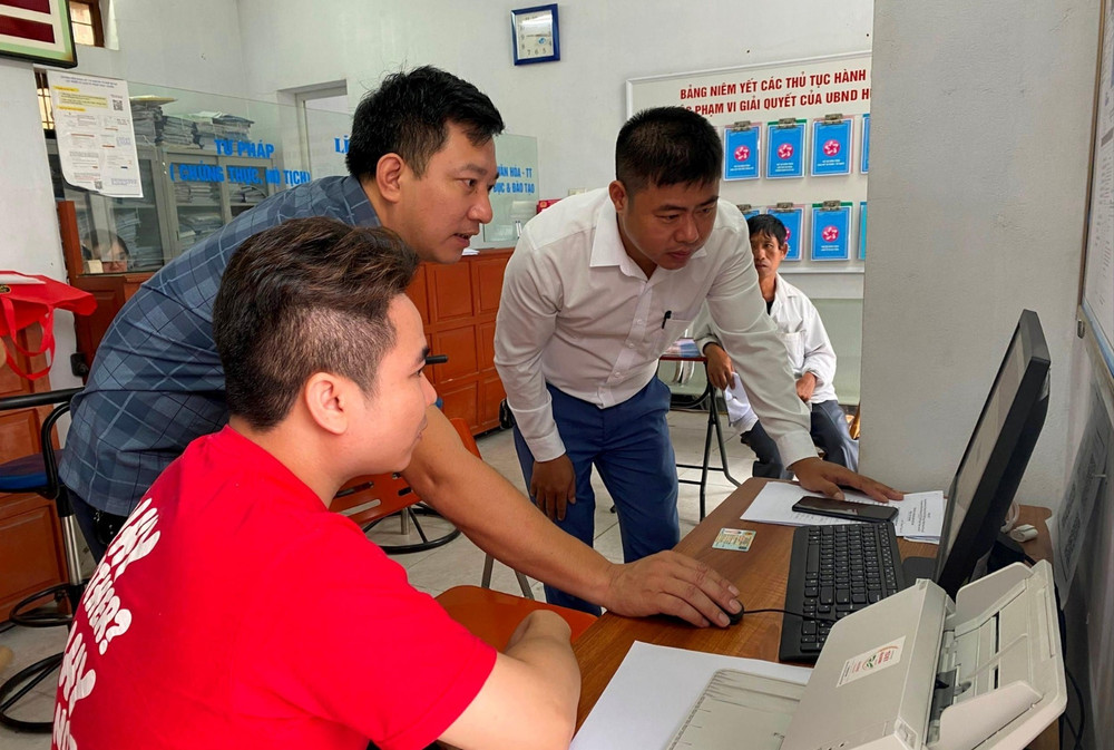 Đích đến của cuộc cách mạng về tổ chức bộ máy là hướng đến chính quyền kiến tạo, gần dân, phục vụ người dân ngày càng tốt hơn. Ảnh: Trương Hà Đích đến của cuộc cách mạng về tổ chức bộ máy là hướng đến chính quyền kiến tạo, gần dân, phục vụ người dân ngày càng tốt hơn. Ảnh: Trương Hà