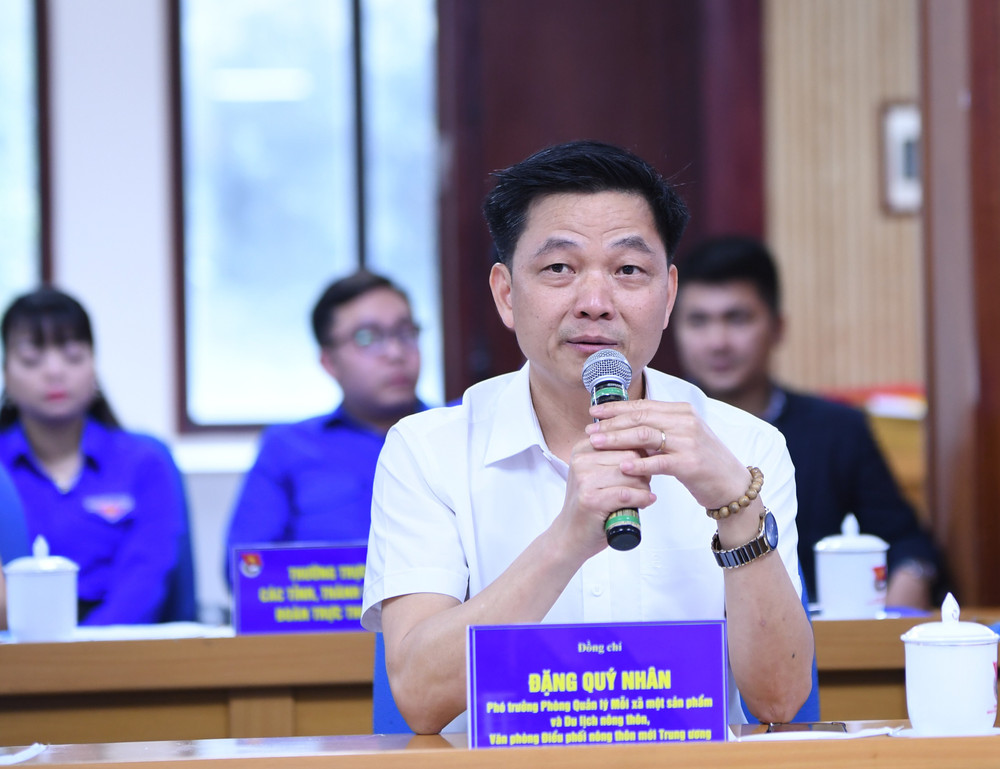 Các đại biểu phát biểu ý kiến tại hội nghị dsc-9849.jpg