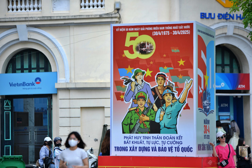 Những băng rôn, khẩu hiệu, biểu trưng là một phương tiện hiệu quả kết nối quá khứ hào hùng với nhịp sống hiện đại dsc-1478.jpg