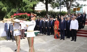 Tổng Bí thư, Chủ tịch nước Tô Lâm đặt vòng hoa tại Tượng đài Chủ tịch Hồ Chí Minh ở La Habana