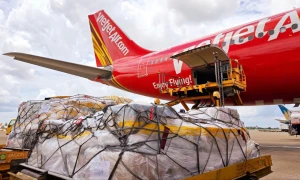 Vietjet vận chuyển miễn phí thuốc điều trị dịch bệnh sau bão lũ