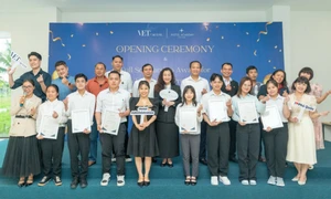 Hotel Academy Việt Nam khai giảng lớp quản trị khách sạn và trao học bổng toàn phần VET by EHL 