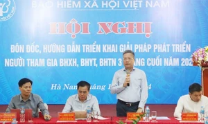 Phó Tổng Giám đốc Trần Đình Liệu phát biểu chủ trì Hội nghị.