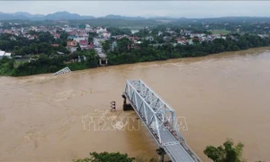 Thủ tướng chỉ đạo khắc phục sự cố sập nhịp cầu Phong Châu, khắc phục hậu quả mưa lũ