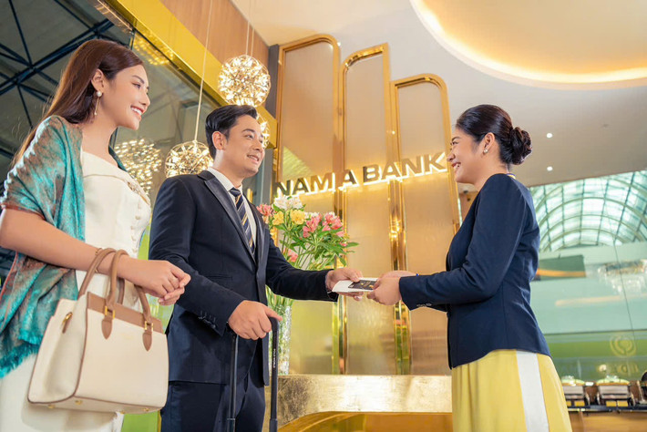 Nam A Bank triển khai nhiều chương trình khuyến mại trong dịp Tết này hinh-2-kh-giao-dich-the-nab.jpg