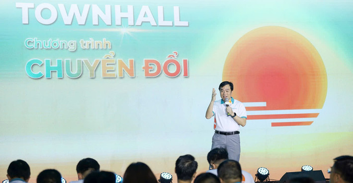 Bên cạnh việc điều hành, ông Phạm Duy Hiếu cũng dành nhiều tâm huyết cho công tác xây dựng và huấn luyện đào tạo đội ngũ quản lý kế cận của ABBANK 3.jpg
