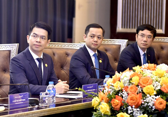 Ba vị lãnh đạo chủ chốt cùng mang tên “Minh” đã đồng hành, chung tay, nỗ lực tạo nên cuộc cách mạng về Chuyển đổi số tại KienlongBank 6.jpg