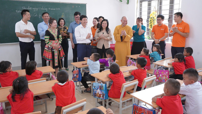Lớp học khang trang đón các em học sinh trong năm học mới, mang đến cho các em thêm nhiều động lực đến trường, tìm hiểu, khám phá tri thức anh-3-9553.jpg