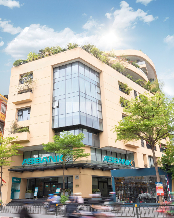 Trong suốt chặng đường hơn 31 năm phát triển, ABBANK luôn được nhớ đến với hình ảnh một ngân hàng thân thiện, có trách nhiệm với cộng đồng thông qua nhiều hoạt động an sinh xã hội h6-trong-suot-chang-duong-31-nam-phat-trien-abbank-luon-ghi-dau-voi-hinh-anh-mot-ngan-hang-than-thien-co-trach-nhiem-voi-cong-dong-thong-qua-nhieu-hoat-dong-an-sinh-xa-hoi.jpg