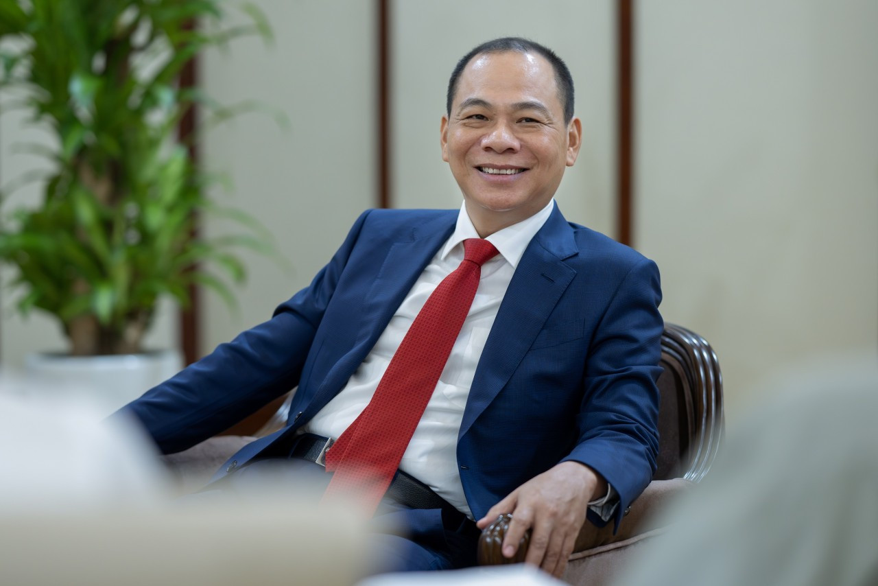 Chủ tịch Vingroup Phạm Nhật Vượng Tỷ phú Phạm Nhật Vượng: VinFast không chỉ là một dự án kinh doanh mà còn là một dự án cống hiến | Thời báo Tài chính Việt Nam