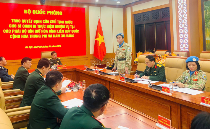 Cục trưởng Cục Gìn giữ hòa bình Việt Nam, Thiếu tướng Phạm Mạnh Thắng phát biểu tại buổi lễ van.jpg