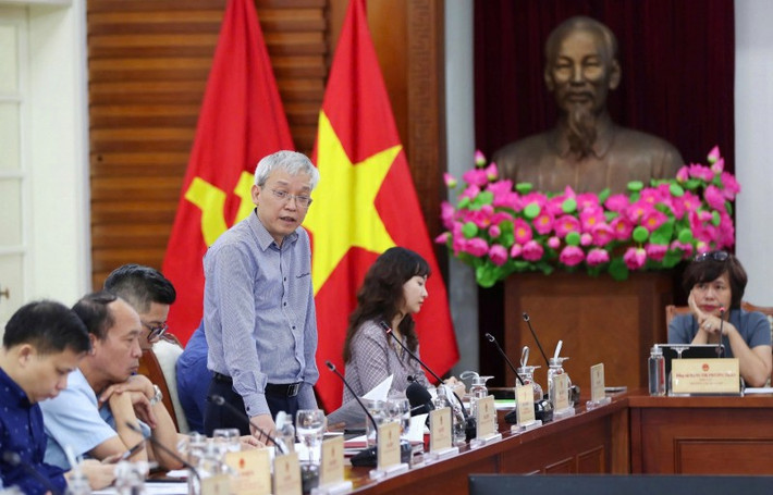 Phó Cục trưởng Cục Di sản văn hóa Trần Đình Thành trả lời báo chí về giải pháp cho những sai phạm trong các vụ cháy di tích thanh.jpg