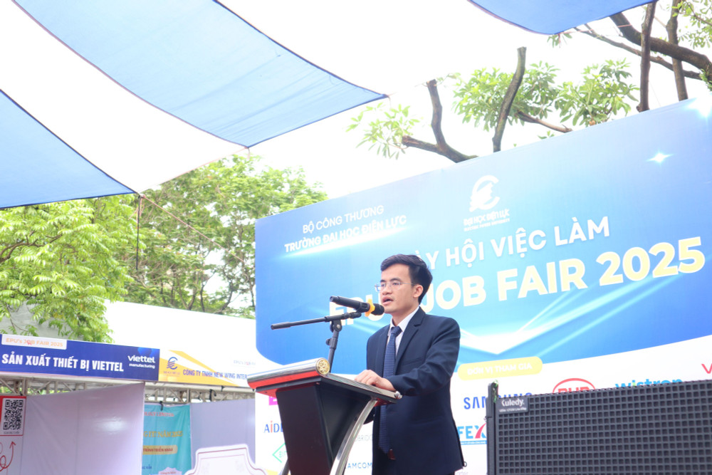 Ông Lê Văn Toản - Chủ Tịch HĐQT kiêm TGĐ - Công ty Cổ phần Công nghệ - Fexi phát biểu img-1580.jpg